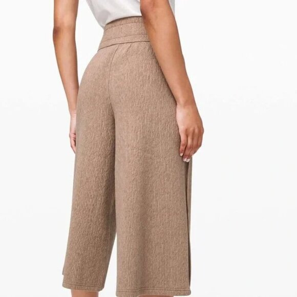 Lululemon Retreat Yourself Crop Lounge Pant Size 4 - Picture 3 of 6